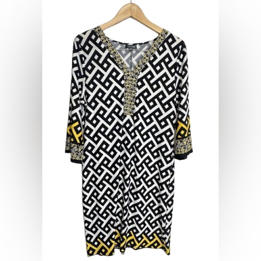 Voir Voir Black and White Geometric Midi Dress with Gold Accents
(Bin 11)